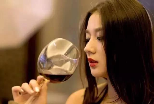 红酒女人爆料视频大全,一场视觉与情感的盛宴  第3张